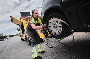 Zu Blogartikel 'Frauen-Power in der Kfz-Technik: „Wir können das genauso gut.“' wechseln